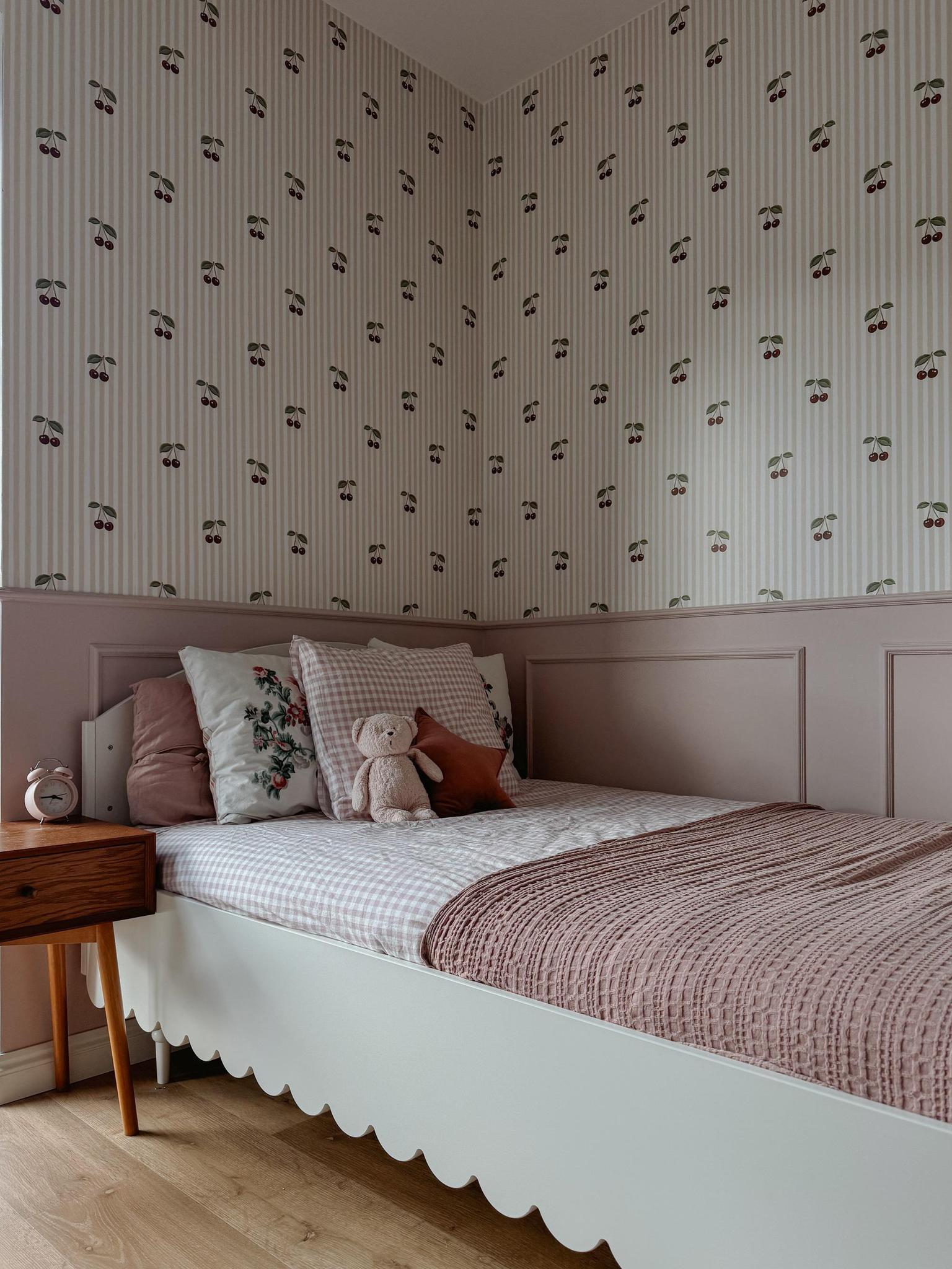 Handmade 'Babushka' White Bed 120 x 200cm