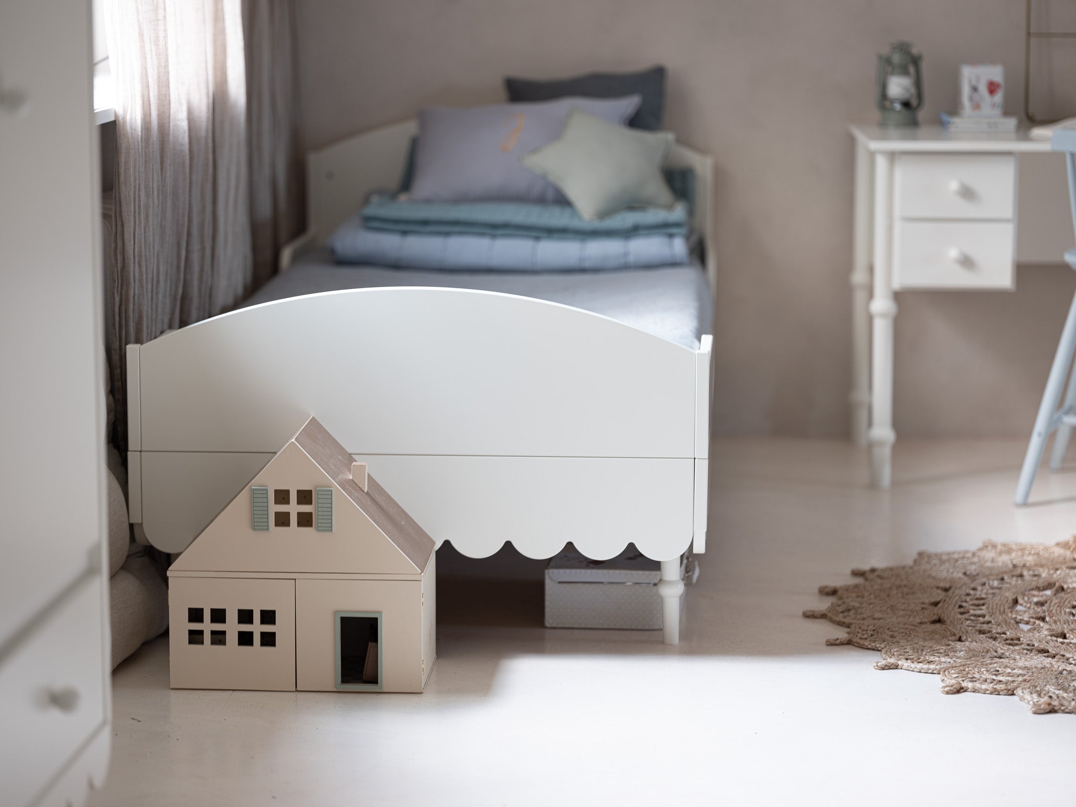 Handmade 'Babushka' White Bed 90 x 200cm