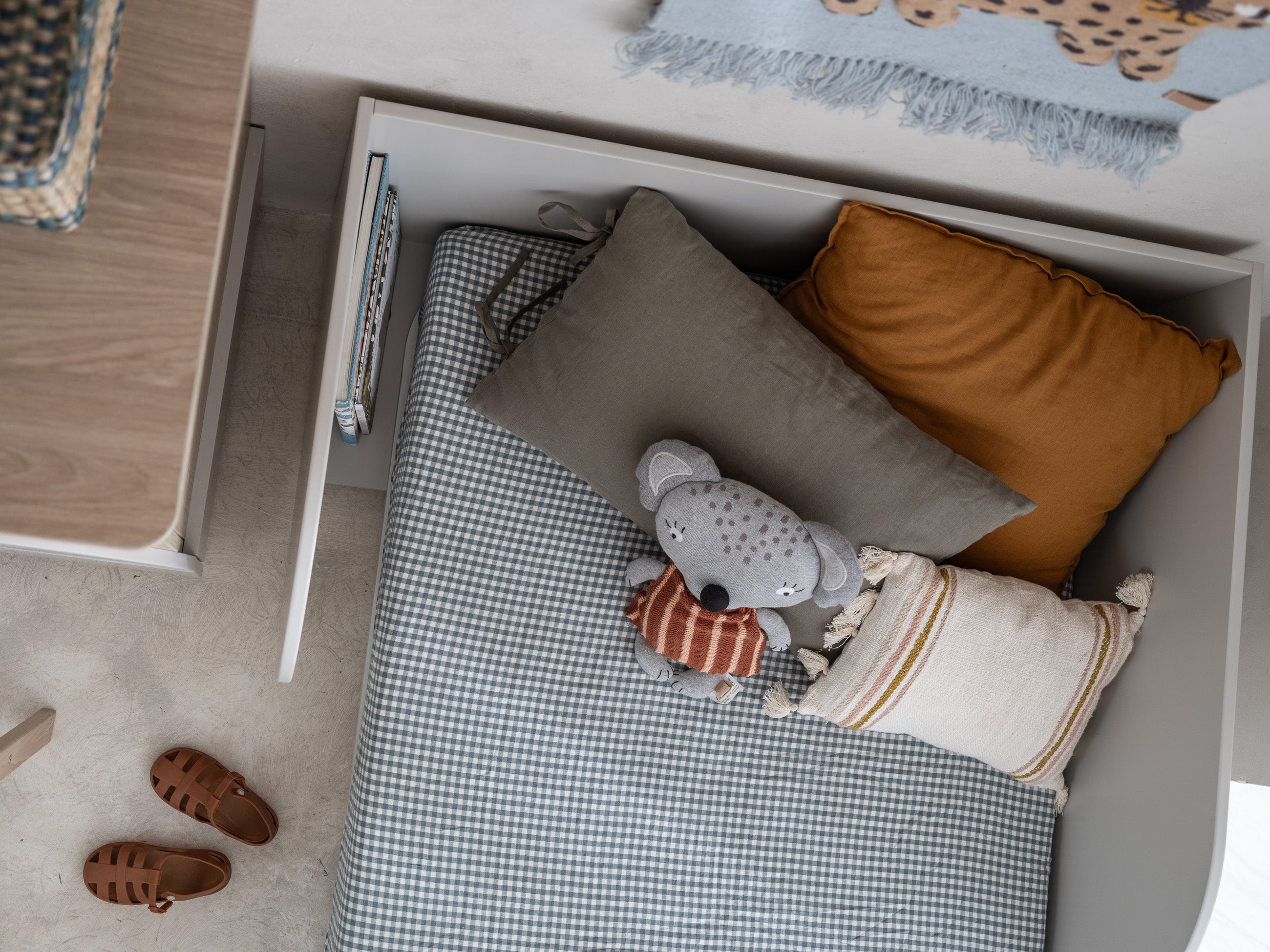 Handmade Extendable 'Bloom' Bed