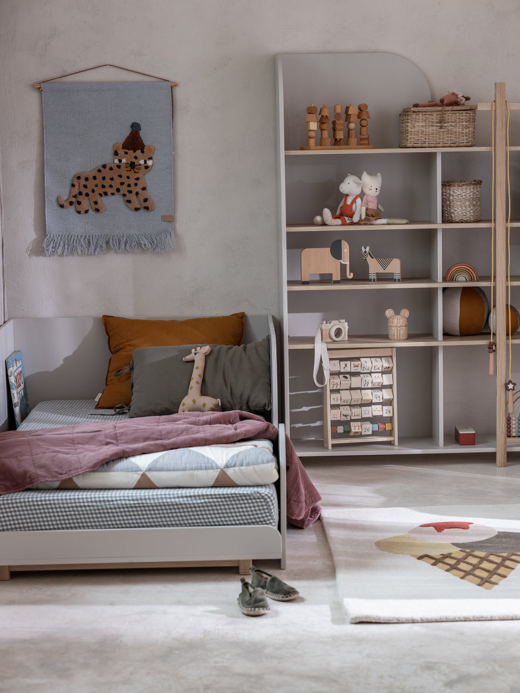 Handmade Extendable 'Bloom' Bed