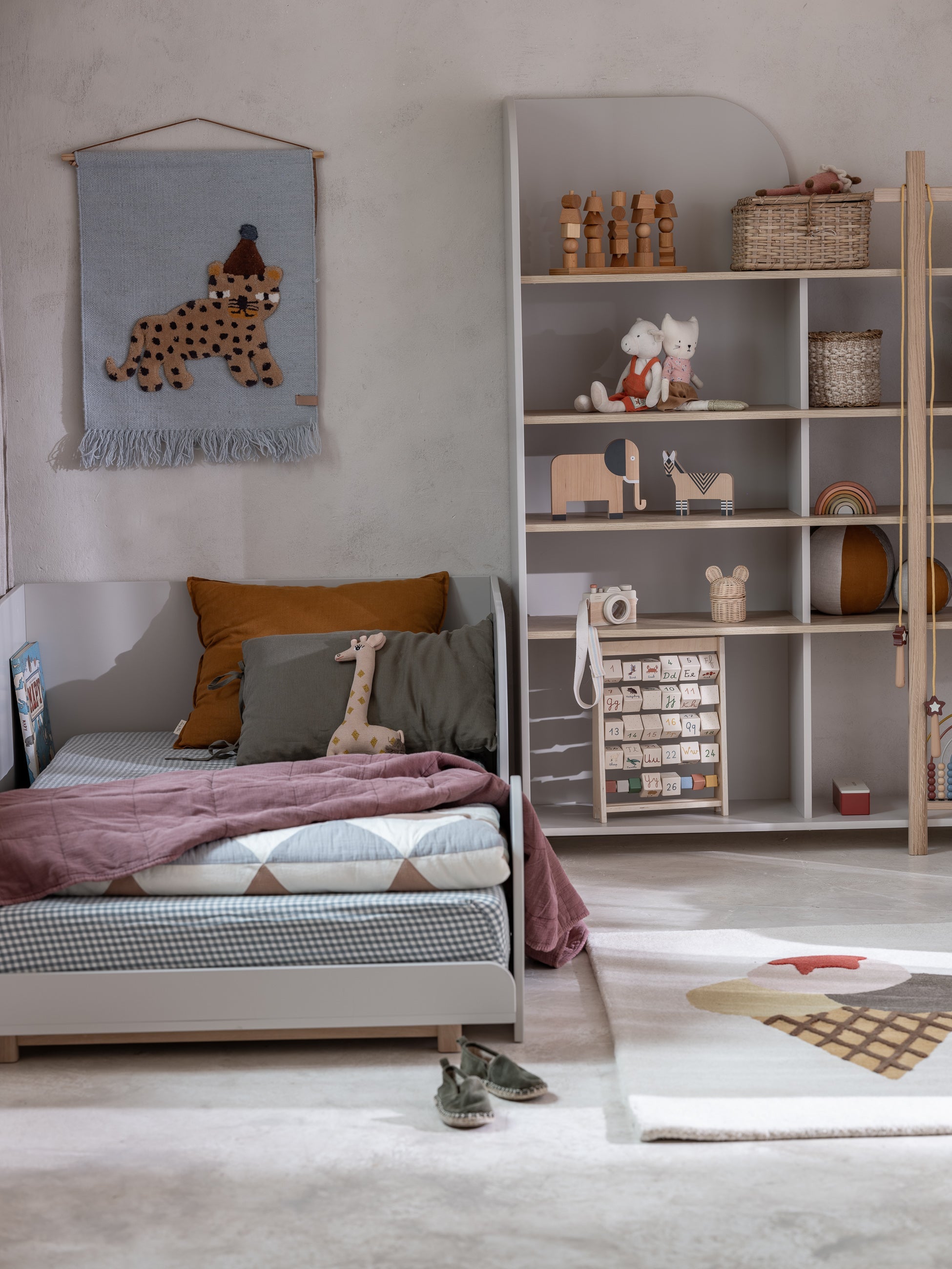 Handmade Extendable 'Bloom' Bed