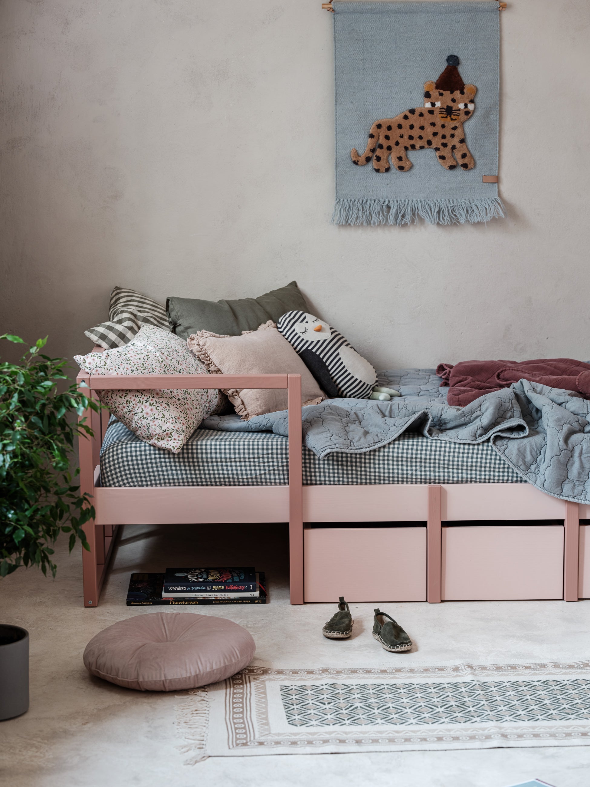 Handmade 'Tweens' Pink Bed 90 x 200cm