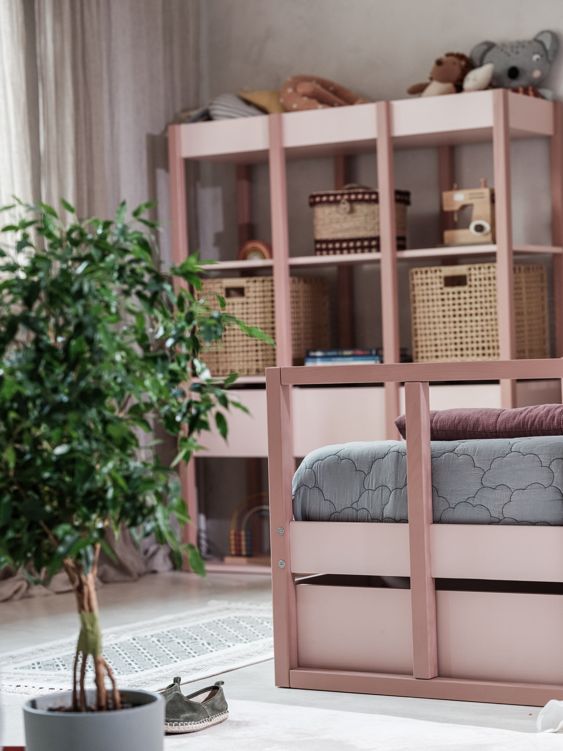 Handmade 'Tweens' Pink Bookshelf